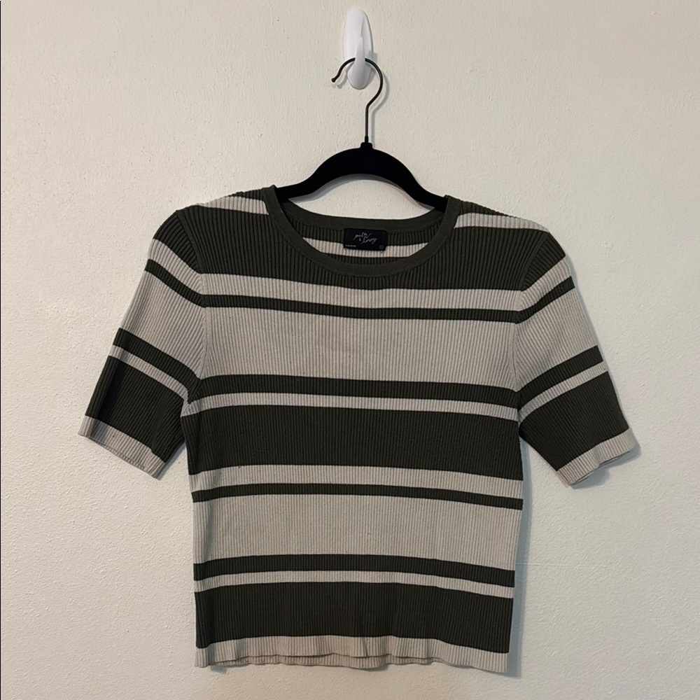 Green and Beige Cropped Fitted Short Sleeve T-Shirt